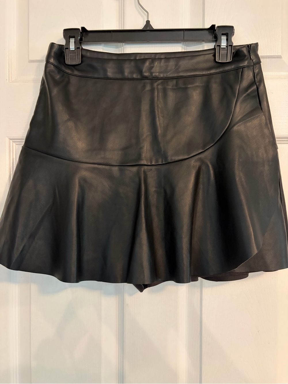 HUNTER & BROWN Black Faux Leather Flared Mini Skort Size L